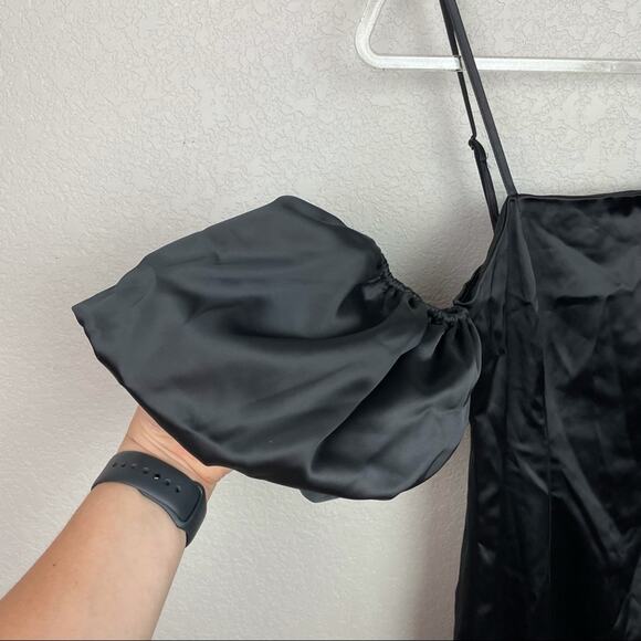 BNWT! NASTY GAL Cold Shoulder Mini Dress Size 4 - Picture 2 of 9